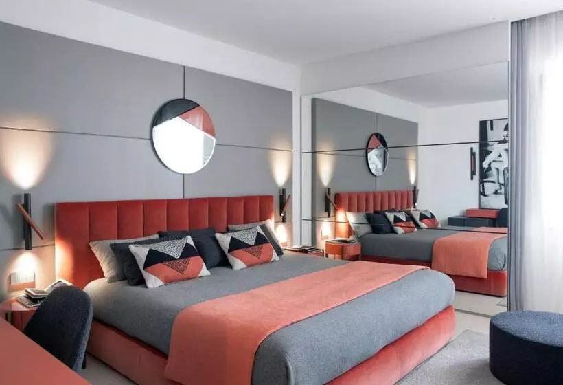 デラックスルーム, Plaza E De Russie  Relais & Chateaux