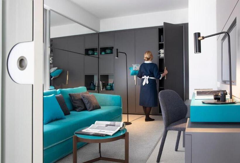 小型套房带海景, Plaza E De Russie Relais & Chateaux