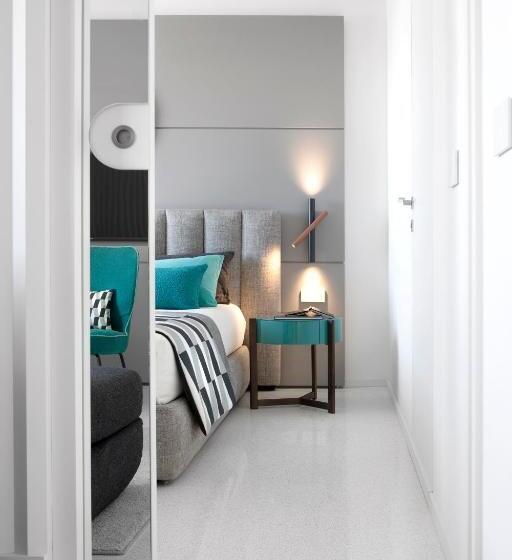 带阳台套房, Plaza E De Russie Relais & Chateaux