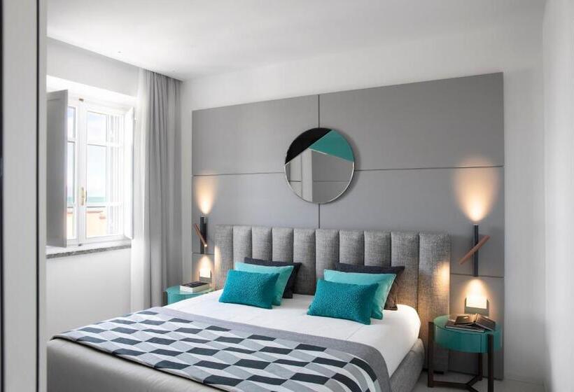 高级套房带海景, Plaza E De Russie Relais & Chateaux