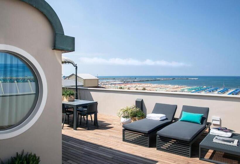 阁楼套房, Plaza E De Russie Relais & Chateaux