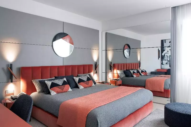 デラックスルーム, Plaza E De Russie  Relais & Chateaux