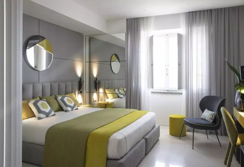 バルコニー付きスーペリアルーム, Plaza E De Russie  Relais & Chateaux