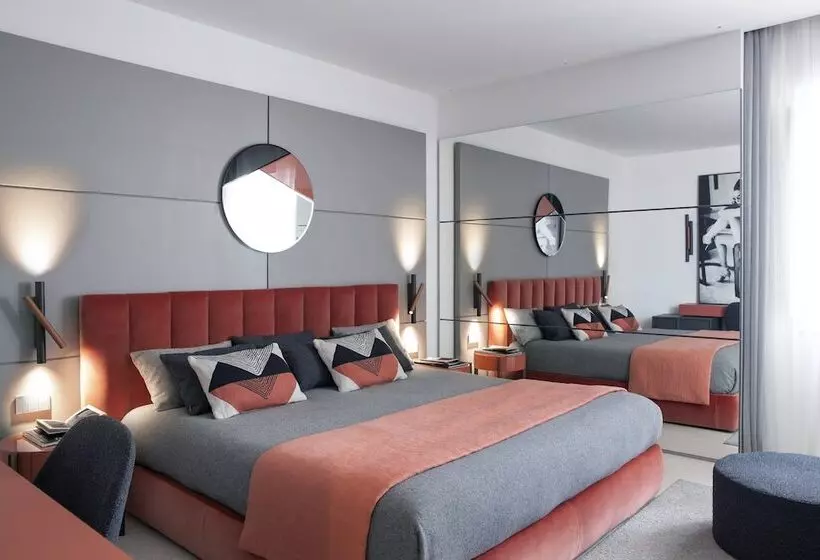 デラックスルーム, Plaza E De Russie  Relais & Chateaux