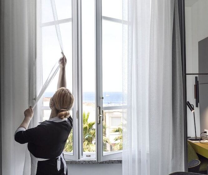 小型套房带海景, Plaza E De Russie Relais & Chateaux