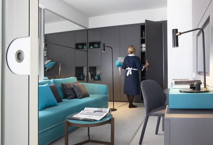 小型套房带海景, Plaza E De Russie Relais & Chateaux