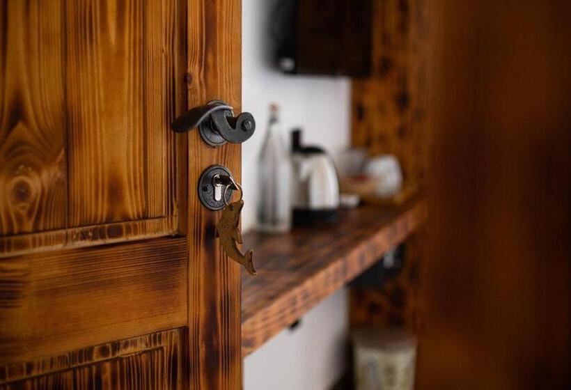 اتاق لوکس با بالکن و چشم‌انداز دریا, Dhiffushi Inn