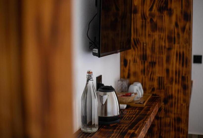 اتاق لوکس با بالکن و چشم‌انداز دریا, Dhiffushi Inn