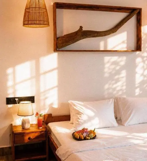 اتاق لوکس با بالکن و چشم‌انداز دریا, Dhiffushi Inn