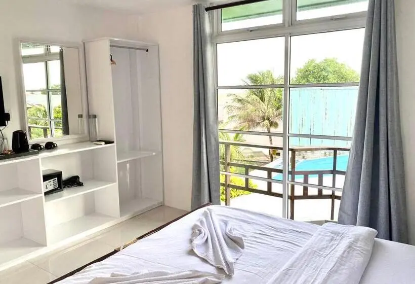 اتاق لوکس با بالکن و چشم‌انداز دریا, Oceana Boutique