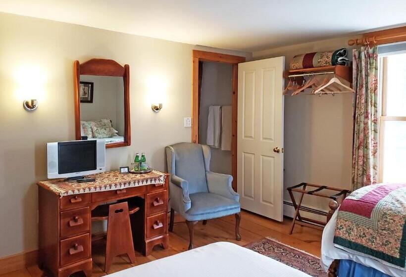 Номер Стандарт Трехместный, Highland Lake Inn