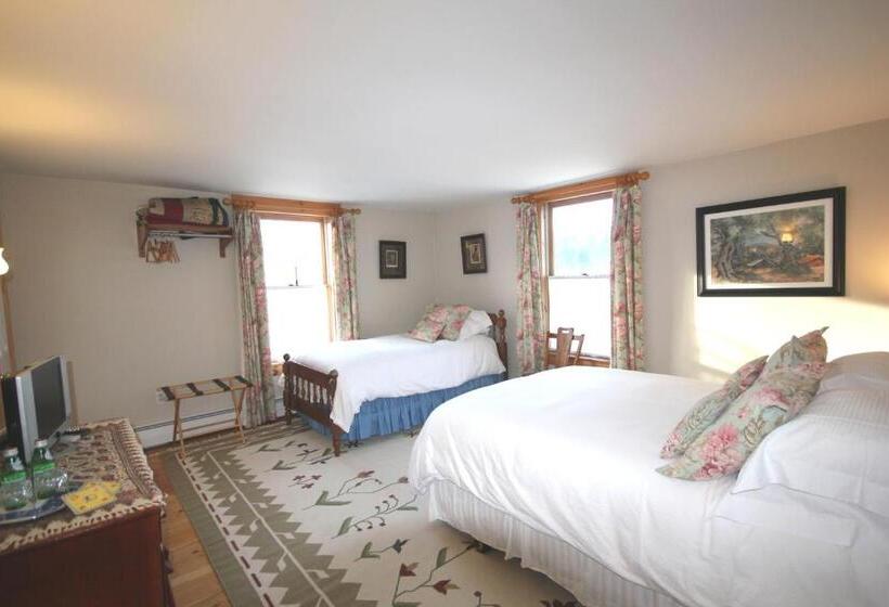 غرفة قياسية ثلاثية, Highland Lake Inn