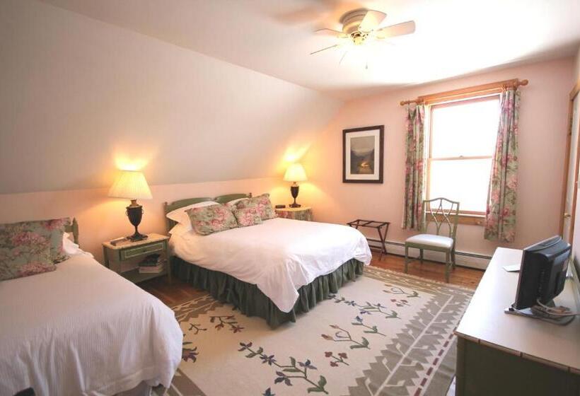 غرفة كلاسيكية ثلاثية, Highland Lake Inn