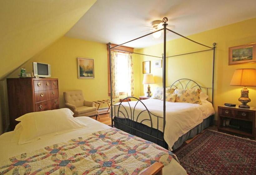 غرفة سوبيريور ثلاثية, Highland Lake Inn