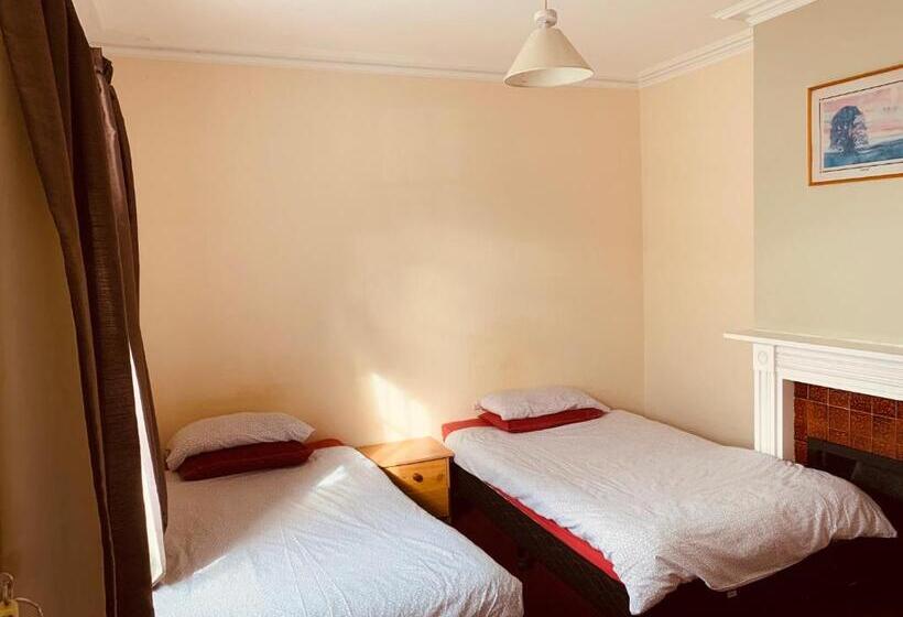 Номер Стандарт Совместная Ванная, The Lion Brewery