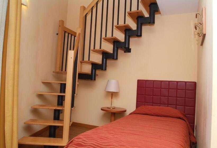 Habitació Triple Estàndard, Maxim