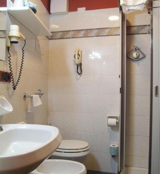 Habitació Triple Estàndard, Maxim