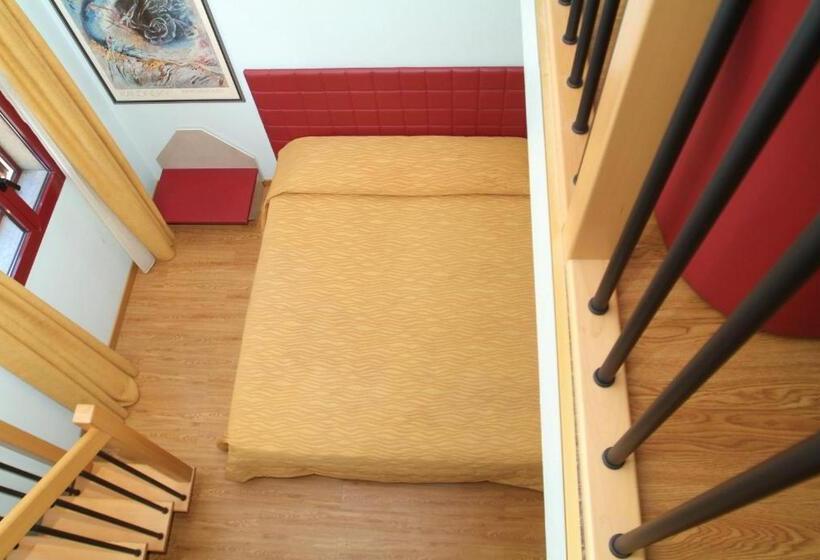 Habitació Quàdruple Estàndard, Maxim