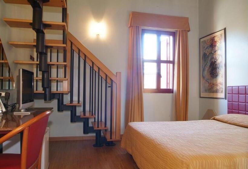 Habitació Quàdruple Estàndard, Maxim