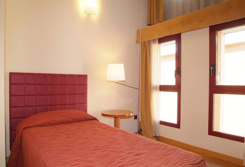 Habitació Triple Estàndard, Maxim