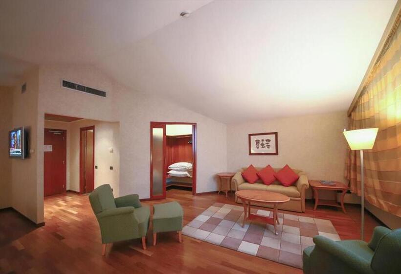 جناح عائلي, Monica Hotel Fiera