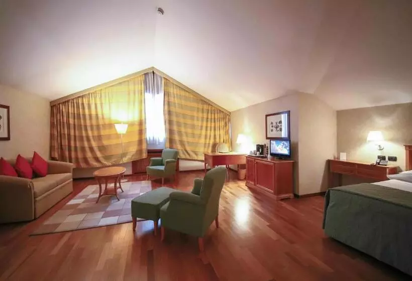 سوییت خانوادگی, Monica Hotel Fiera