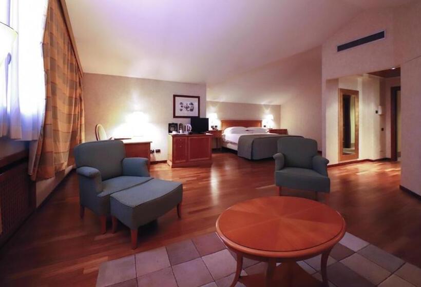 جناح عائلي, Monica Hotel Fiera