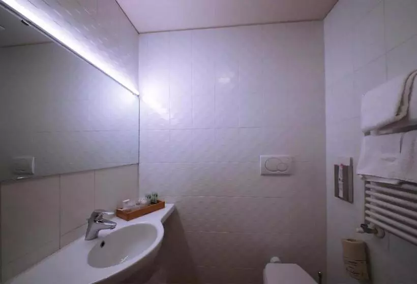 اتاق راحتی, Monica Hotel Fiera