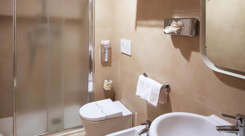 غرفة سوبيريور ثلاثية, Monica Hotel Fiera