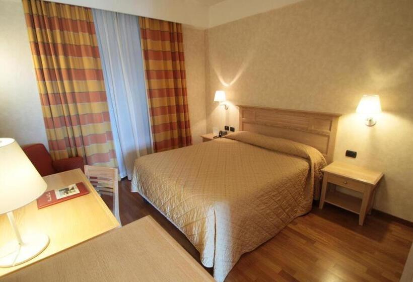 Номер Престиж, Monica Hotel Fiera