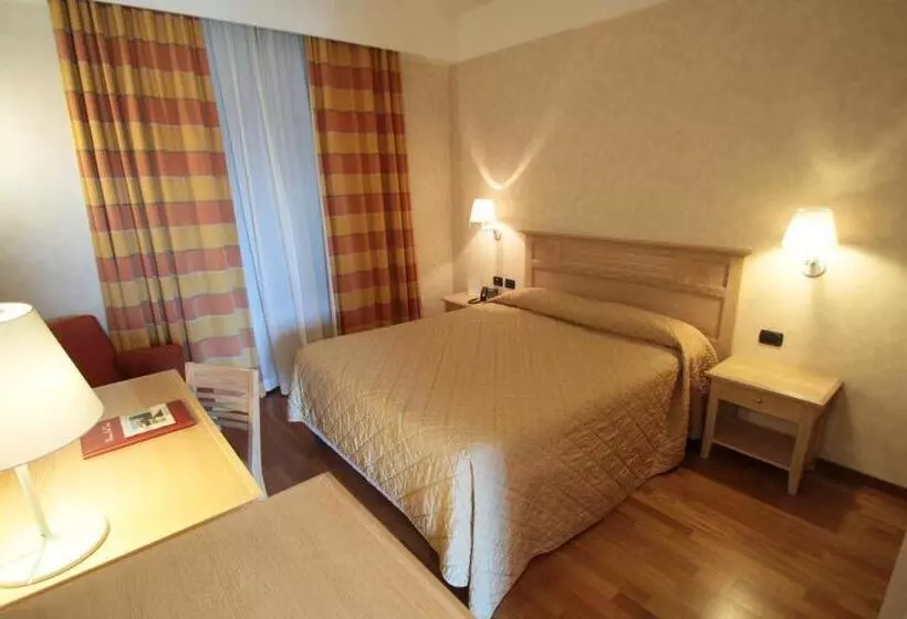 اتاق پرستیژ, Monica Hotel Fiera