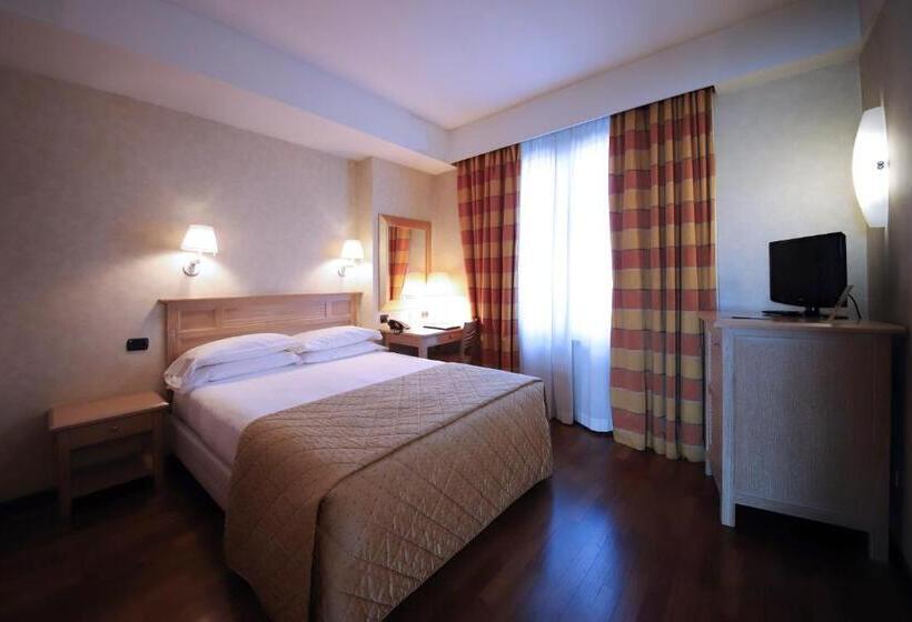 Номер Престиж, Monica Hotel Fiera