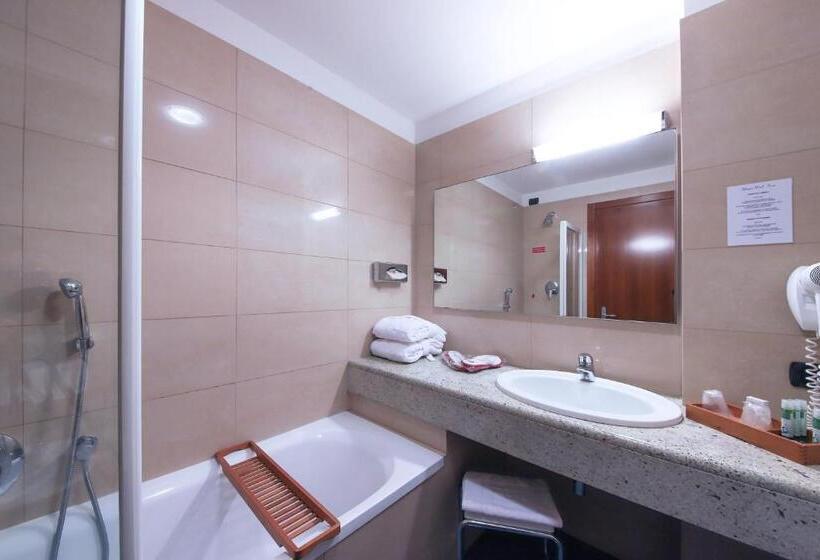 Номер Стандарт Вид на Сад, Monica Hotel Fiera