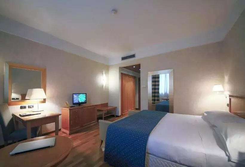 اتاق استاندارد با چشم‌انداز باغ, Monica Hotel Fiera