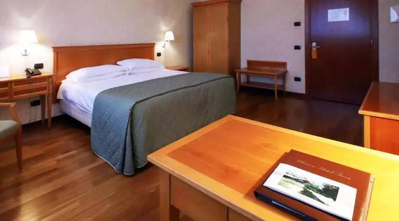 اتاق پنت هاوس, Monica Hotel Fiera
