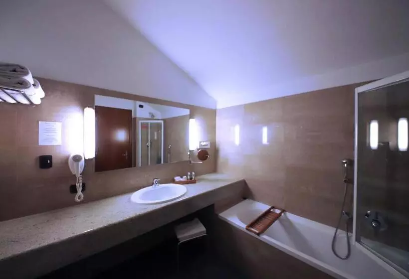اتاق پنت هاوس, Monica Hotel Fiera
