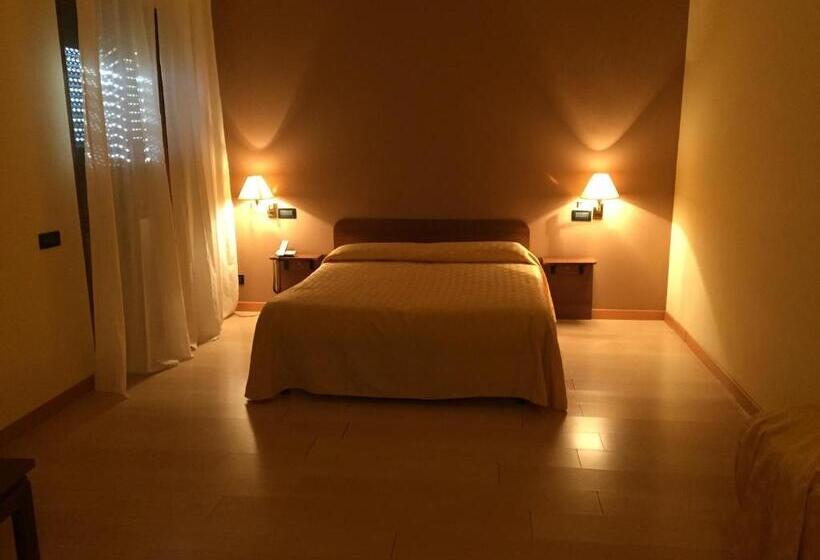Семейный Номер, Nuovo Hotel Vigevano
