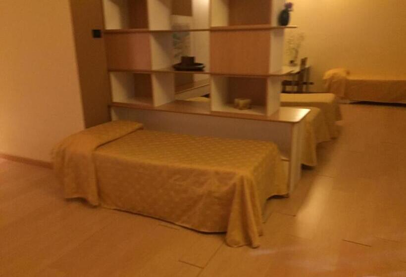 Семейный Номер, Nuovo Hotel Vigevano