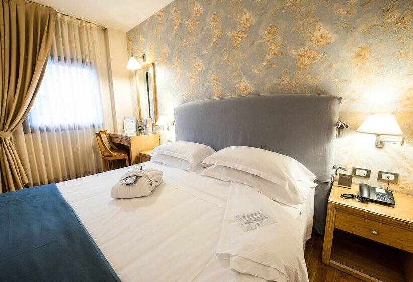 スタンダードルーム, Touring