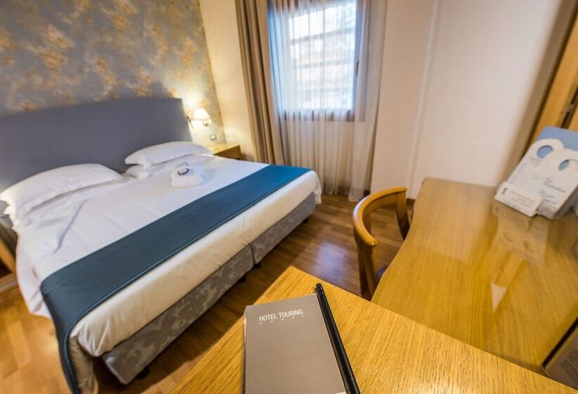 スタンダードルーム, Touring