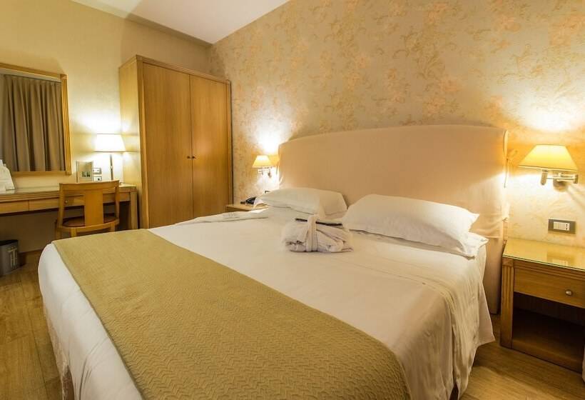 スーペリアールーム, Touring