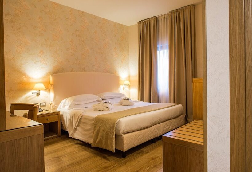 スーペリアールーム, Touring