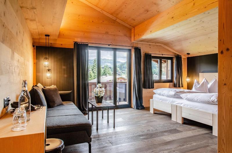 Camera Familiare, Turner