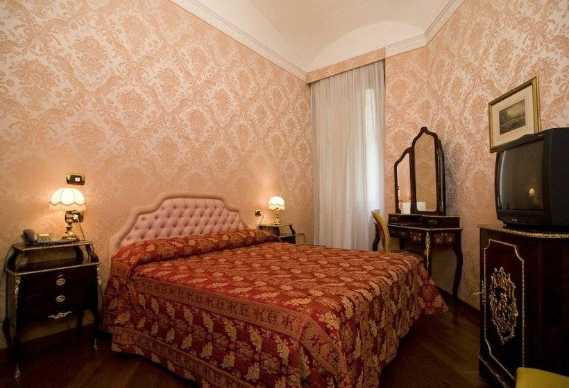 Camera Tripla Classica, Turner