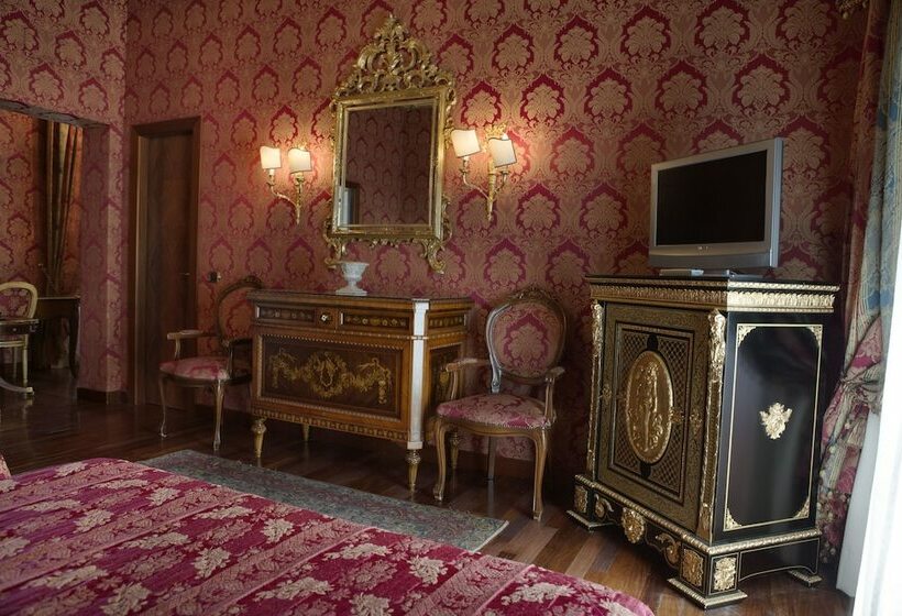 Suite Junior, Turner