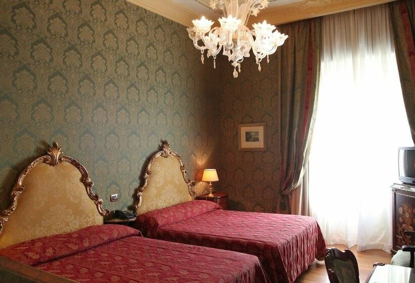 Camera Familiare, Turner