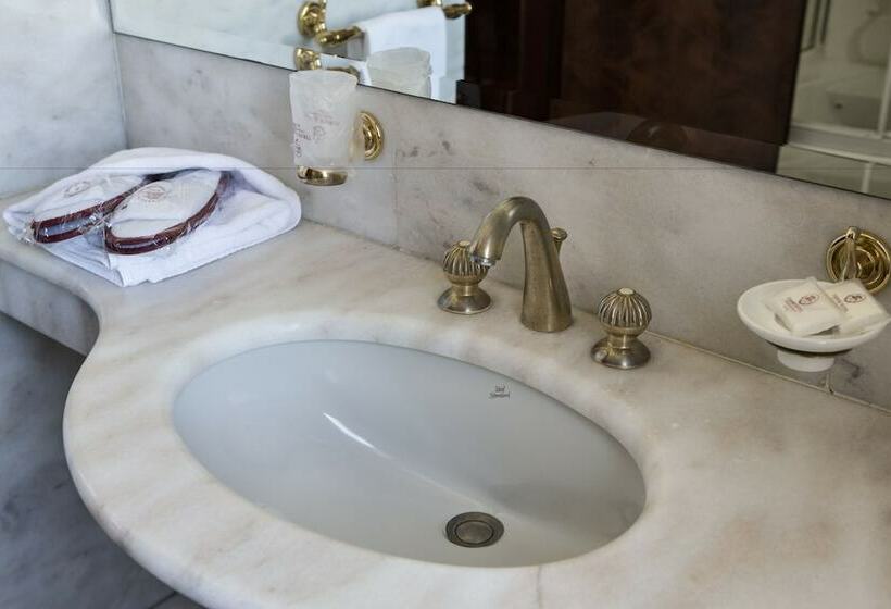 Camera Familiare, Turner