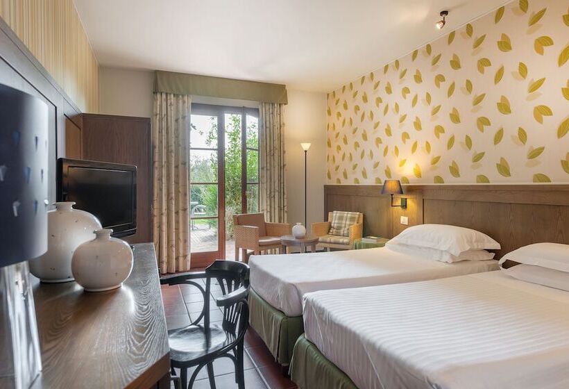 Номер Стандарт Трехместный, Villasanpaolo Resort & Spa