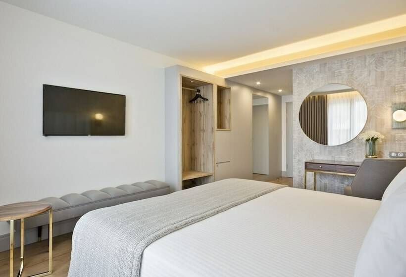 اتاق استاندارد, Acta The Avenue