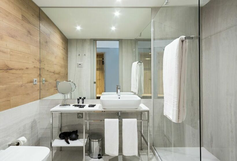 اتاق استاندارد, Acta The Avenue